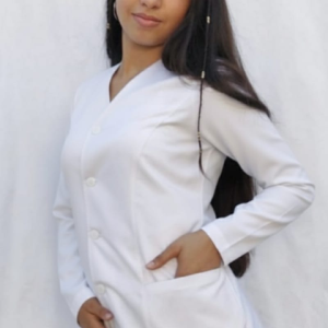 Modelo Martina Delantal laboratorio Manga Larga